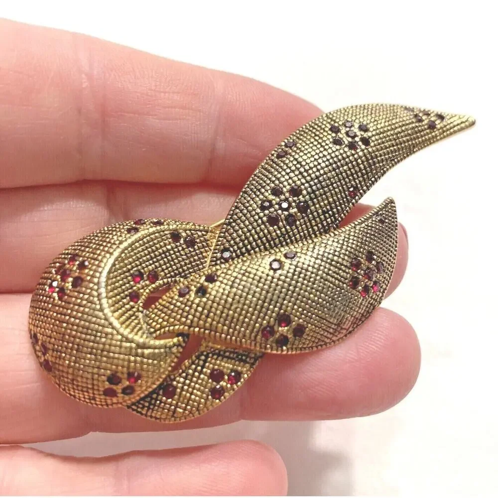 Textured Gold statement brooch mod knot tiny red rhinestones Art Deco with FLAW